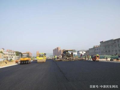 河南锦路路桥灵宝金城大道东延项目进入路面铺油阶段，助力区域路网升级